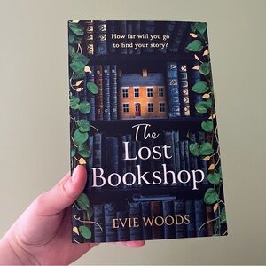 📚 4/25$ 📚 The Lost Bookshop Book by Evie Woods